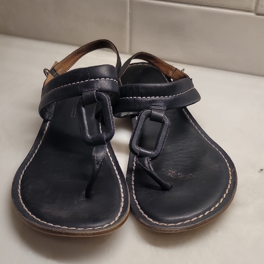 Bernardo Icons Navy Leather Thong Sandals with Contrast Stitching